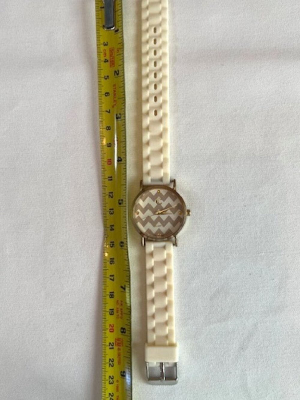 CHARMING CHARLIE | Chevron Zig Zag with Ivory White Band-NEW Battery - Picture 6 of 8